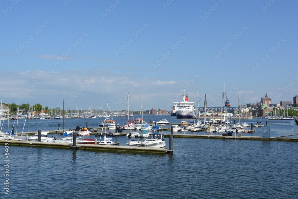 Blick in den Stadthafen Rostock