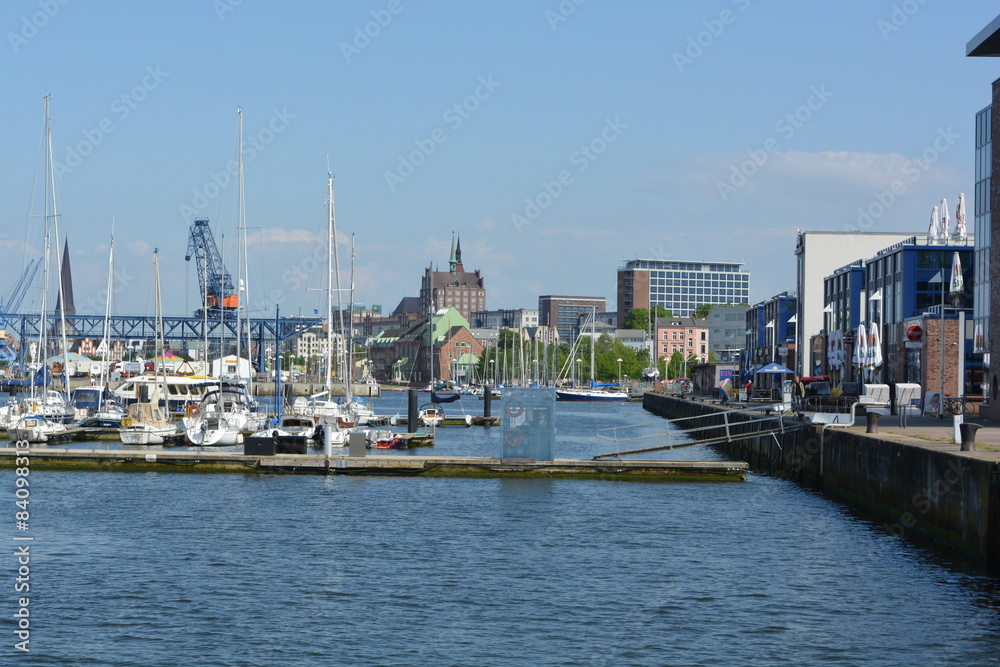 Der Stadthafen in Rostock. Die Warnow bildet hier den Stadthafen, der dann bis zur Ostsee führt. Der Stadthafen in Rostock. Die Warnow bildet hier den Stadthafen, der dann bis zur Ostsee führt.