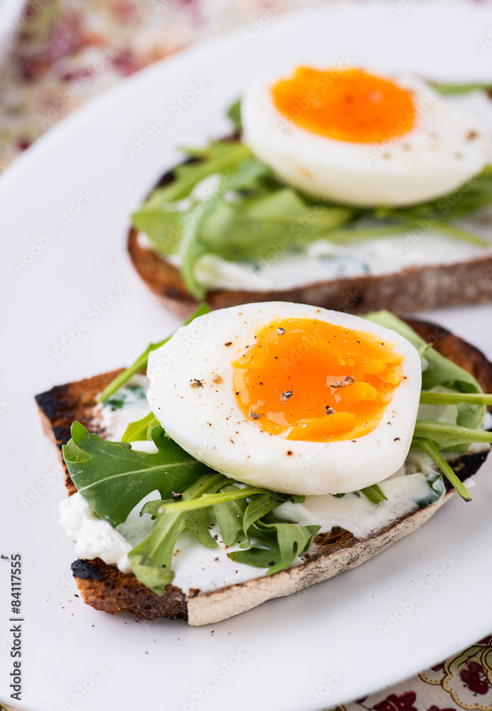 Rye toast sandwiches with egg and soft cheese
