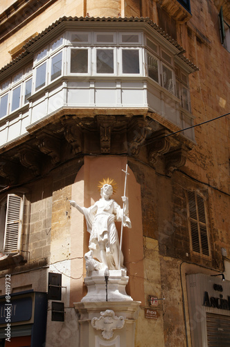 Statue religieuse dans les rues de La Valette photo