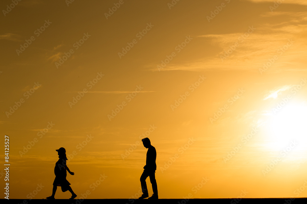 Fototapeta premium Silhouette people walking at sunset