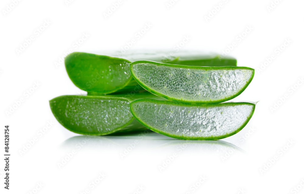 Obraz premium aloe vera fresh leaf isolated white background