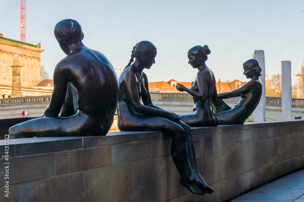 Obraz premium sculptures at Spreepromenade, Berlin.