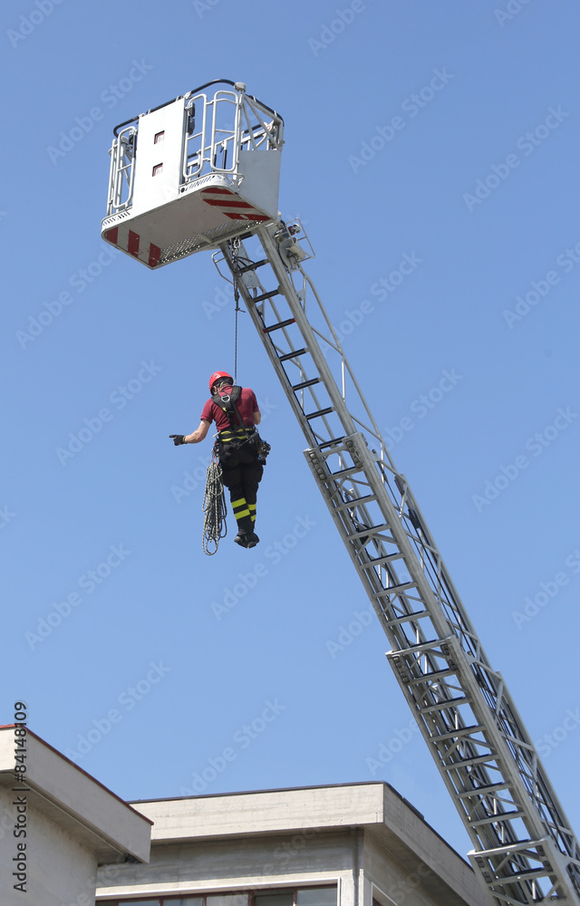 expert firefighters hung the rope climbing expert firefighters hung the rope climbing