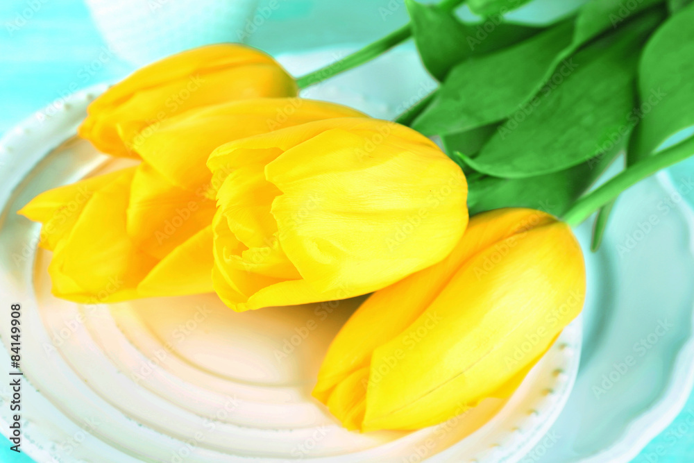 Obraz premium Table setting with flowers, closeup