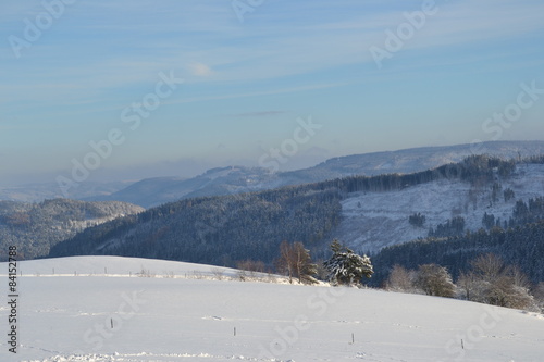 Ausblick auf eine Schneebedeckte Landschaft © dd_media