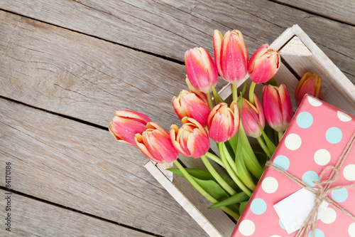 Fototapeta Naklejka Na Ścianę i Meble -  Colorful tulips and gift box on wooden table