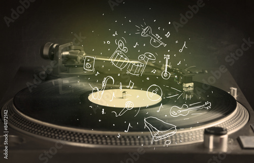 gramofon-z-narysowanymi-ikonami-instrumentow