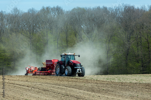 Sowing the corn © Stockr