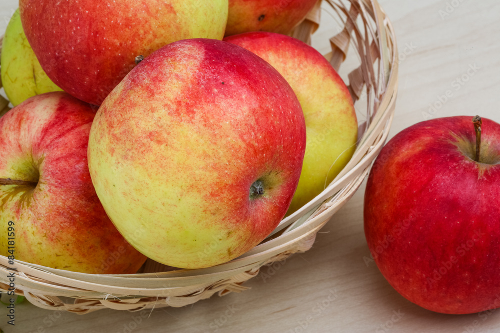 Few apples Few apples