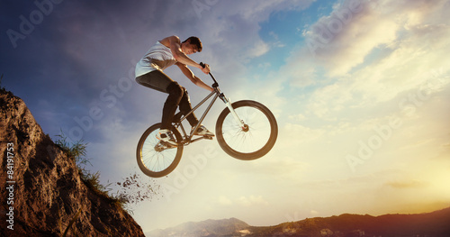 Fotobehang Sport. Biker jumps