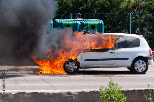 Car with large flames © LAFORET Aurélien