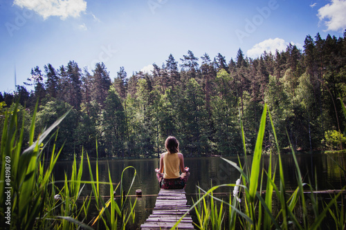 медитация на берегу озера photo