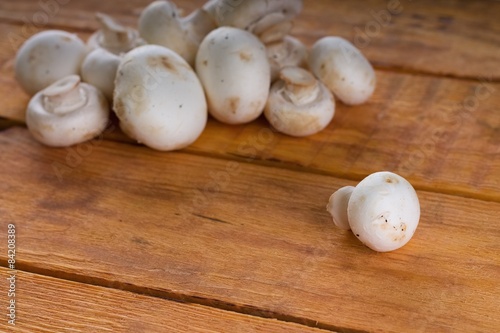 Single champignon in front of pile with others