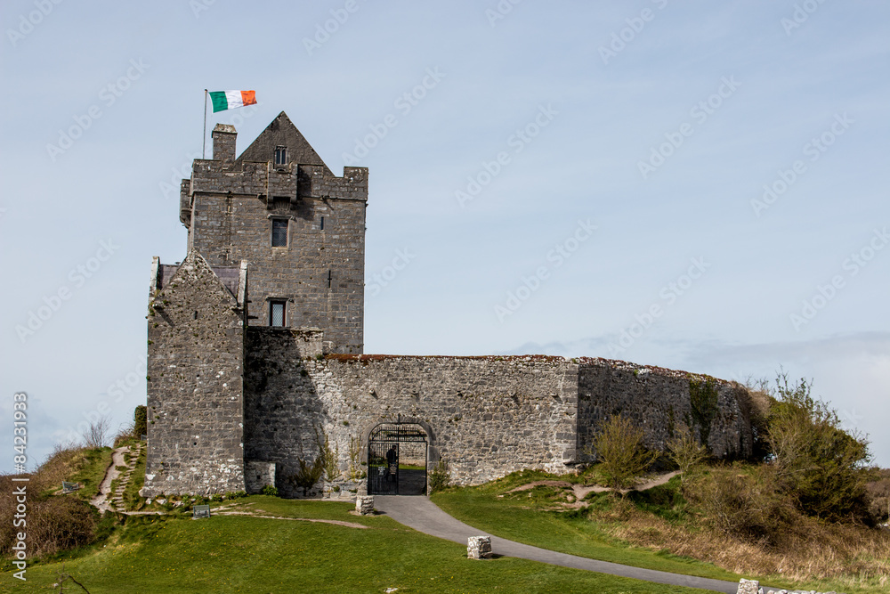 Dunguaire Castle (Caisleán Dhún Guaire) Kinvara Ireland