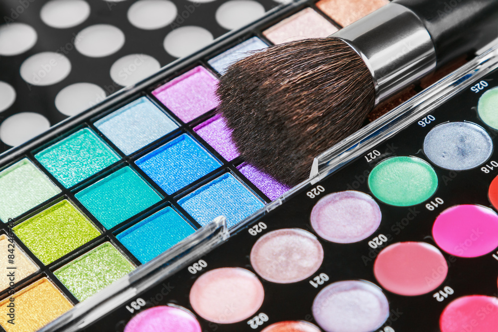 Make-up colorful eyeshadow palettes Make-up colorful eyeshadow palettes