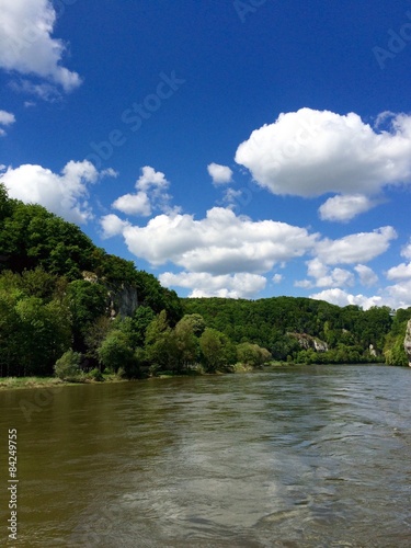 Fototapeta Naklejka Na Ścianę i Meble -  Flussufer in der Frühlingsblüte