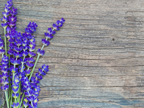 Fototapeta Naklejka Na Ścianę i Meble -  lavender flowers on the wooden background