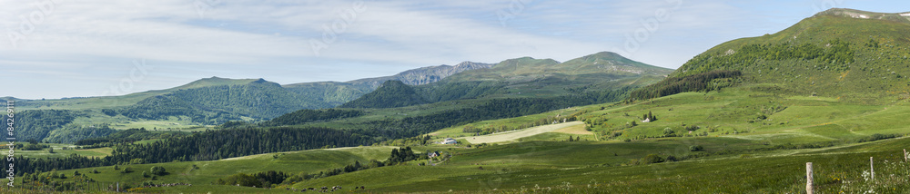 les monts d' Auvergne