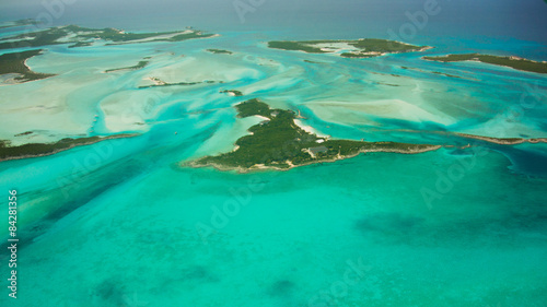 Inselwelt der Bahamas aus dem Flugzeug © emotionpicture