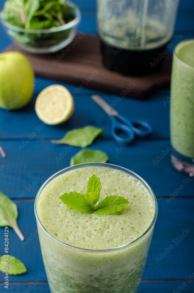 Fresh herbs smoothie Fresh herbs smoothie