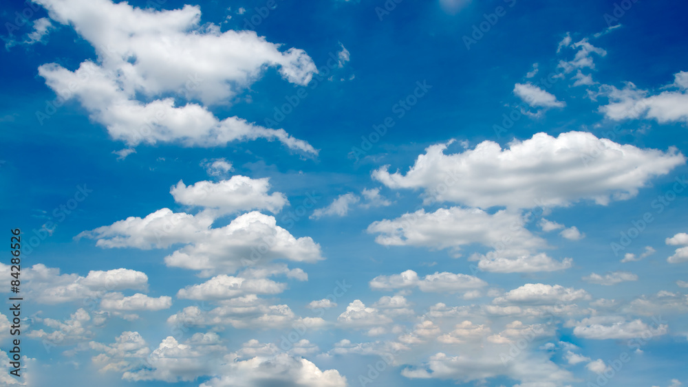 Fototapeta premium blue sky background with quaint clouds