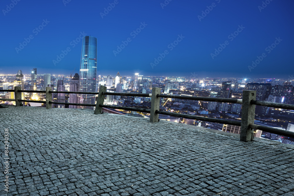 Obraz premium Modern skyline and buildings with emtpy road