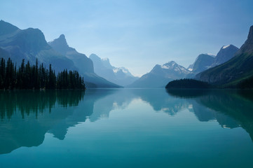 Leinwandbilder See Maligne Lake im Jasper Nationalpark  © jlazouphoto