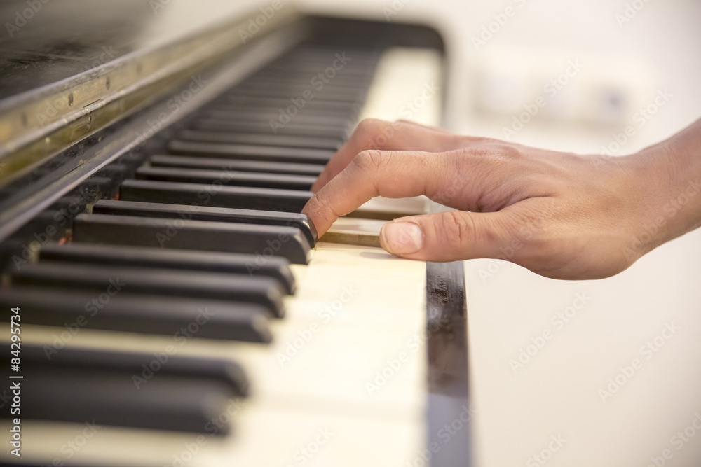 Obraz premium Piyano ve Eller