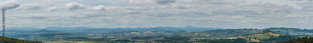vue panoramique des monts d' Auvergne