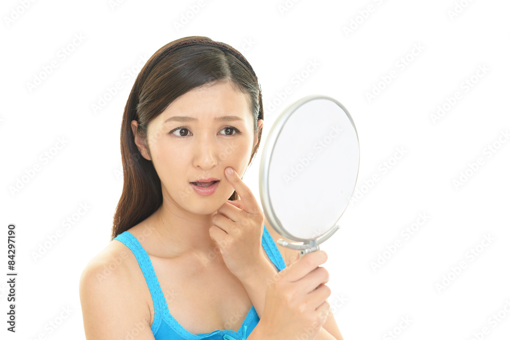 お肌が気になる女性 お肌が気になる女性