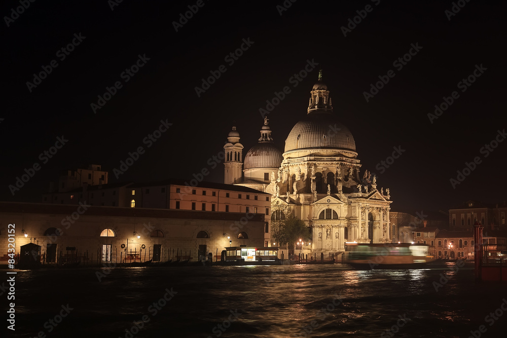 Fototapeta premium Basilica Santa Maria della Salute at night