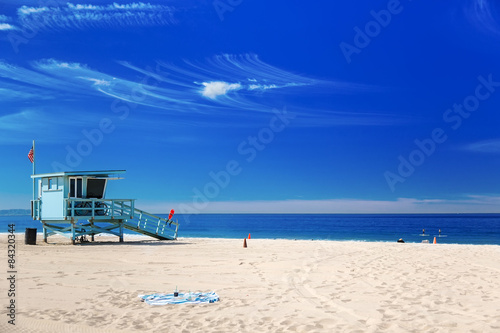 Lifeguard station with american flag on Hermosa beach, Californi © aragami