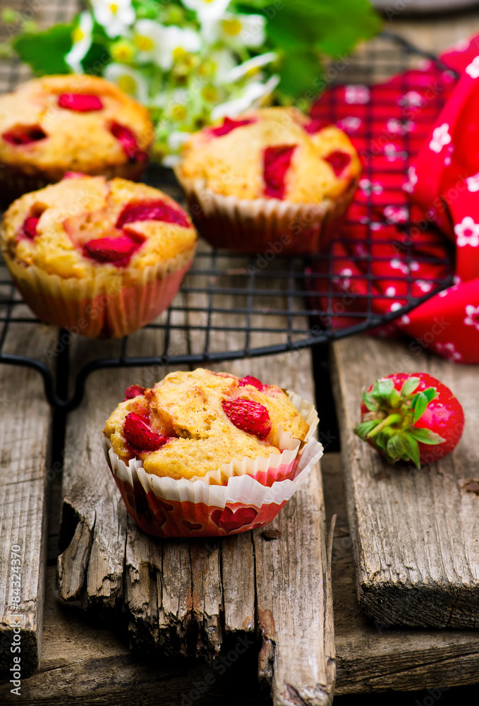 muffins with bran and strawberry