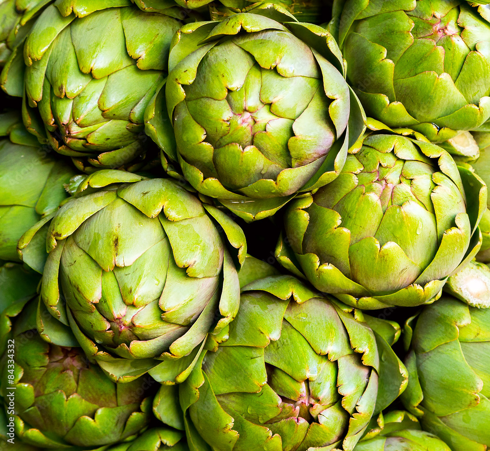 Obraz premium Background of fresh artichokes