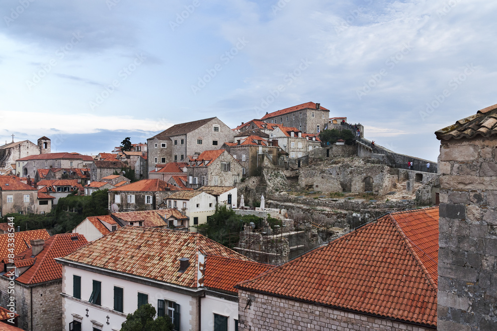 Casas de Dubrovnik subiendo a la muralla
