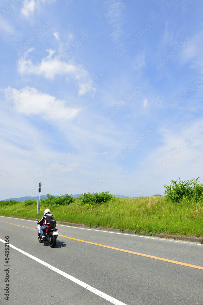 青空と道路と車 青空と道路と車