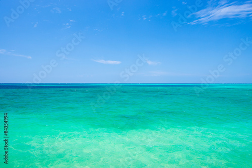 沖縄の海・青空と水平線