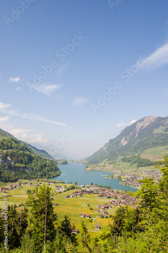 Lungern, Ferienort, Dorf, Brünig, Lungerersee, Schweizer Berge, Frühling, Schweiz