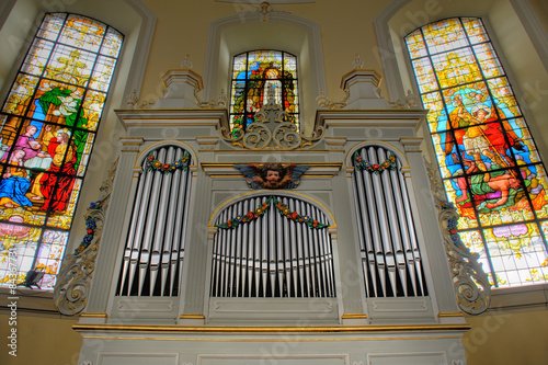 Die Seitenorgel in der Kirche in St. Maurice in Freyming photo
