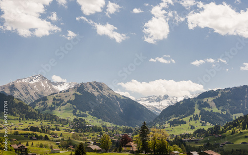 Saanen, Gstaad, Dorf, Bergdorf, Schweizer Berge, Alpen, Schweizer Alpen, Berner Oberland, Wanderferien, Wanderwege, Bergsport, Sommer, Schweiz © bill_17