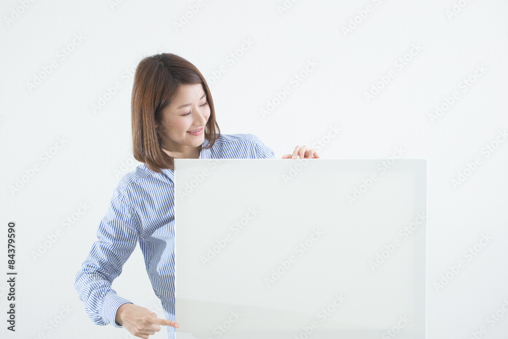 ボードを持つ女性 ボードを持つ女性