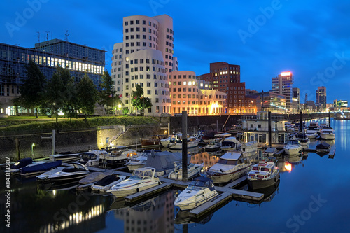 Foto Evening view of Media Harbor with Neuer Zollhof buldings, Dusseldorf