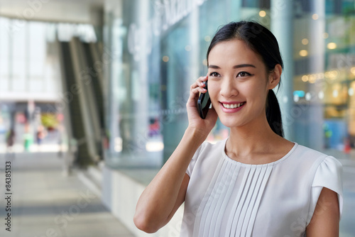 asian business woman cellphone