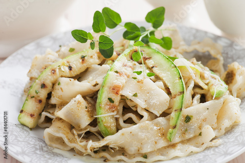 Bild auf Leinwand Zucchini pasta