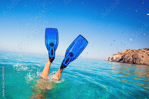 Foto Flippers in water. Diver fins. Active vacation at sea. Diving.