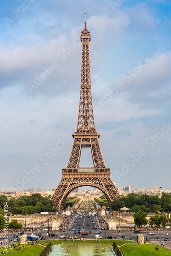 Eiffel tower in Paris © Sergii Figurnyi