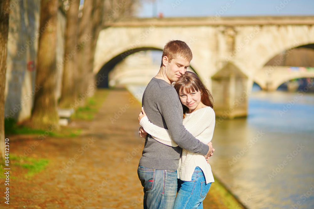 Fototapeta premium Young loving couple in Paris