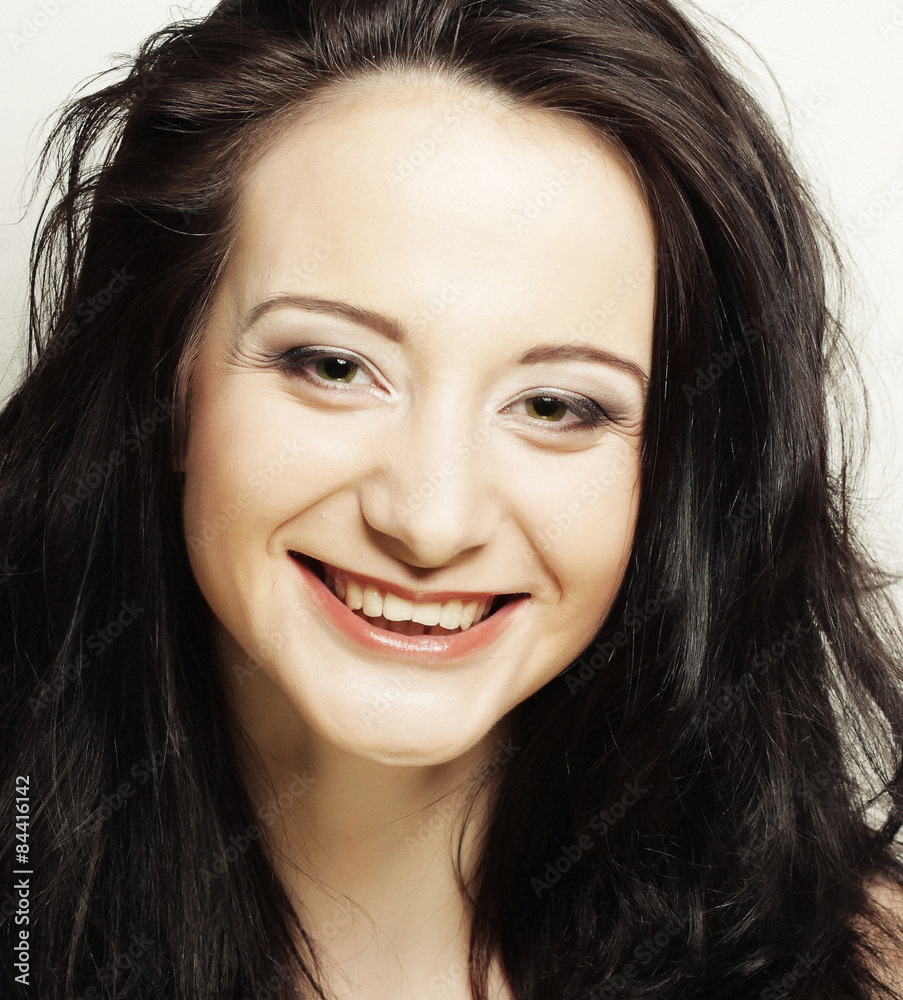 Obraz premium smiling brunette