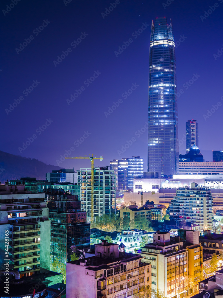 Obraz premium Vista noturna da cidade de Santiago Chile